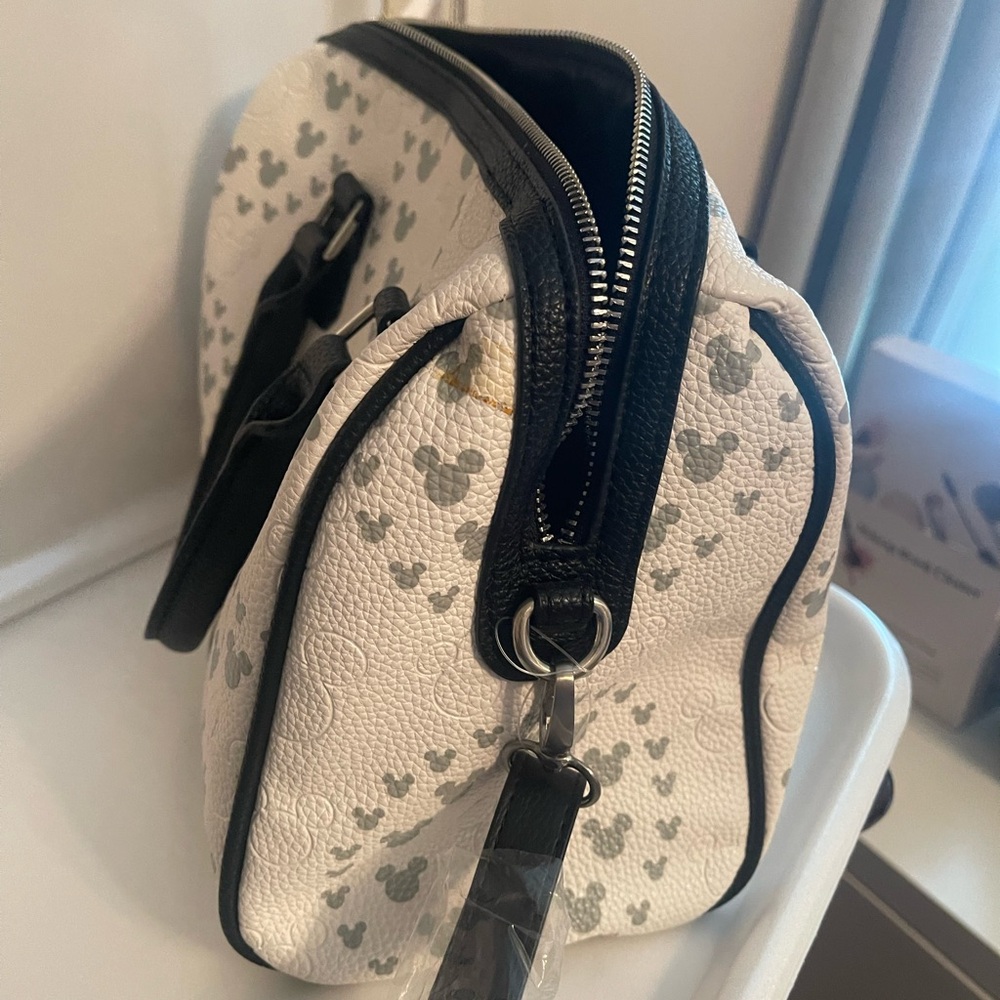 Disney medium size purse - Picture 4 of 9